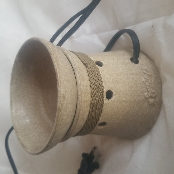 Scentsy wax burner beige rustic look - Picture 1 of 3